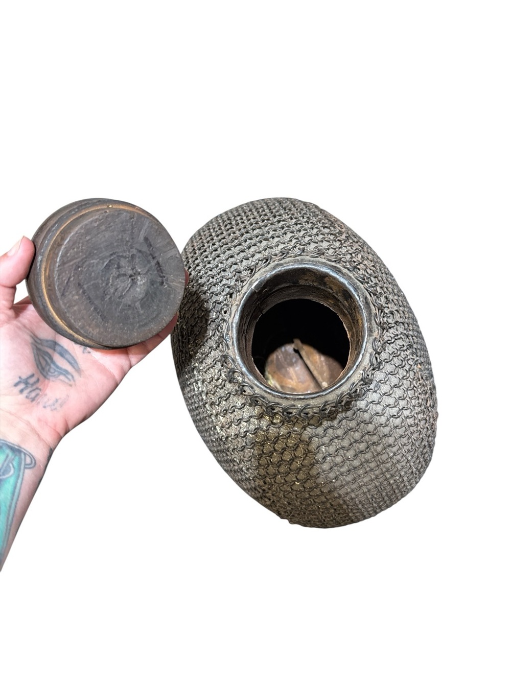 Vintage Large Brutalist Black Metal Chainmail Wrapped Vase Bottle with Stopper - Picture 5 of 8